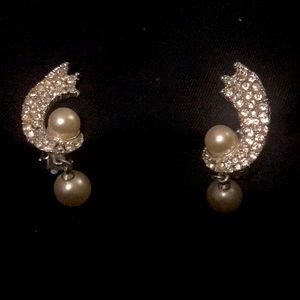 Beautiful vintage rhinestone /pearl drops